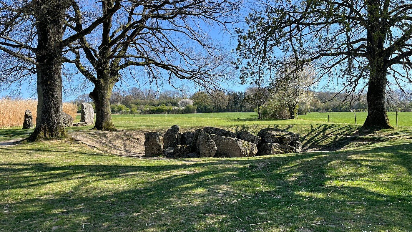 De prehistorische dolmens van Wéris in een groen veld