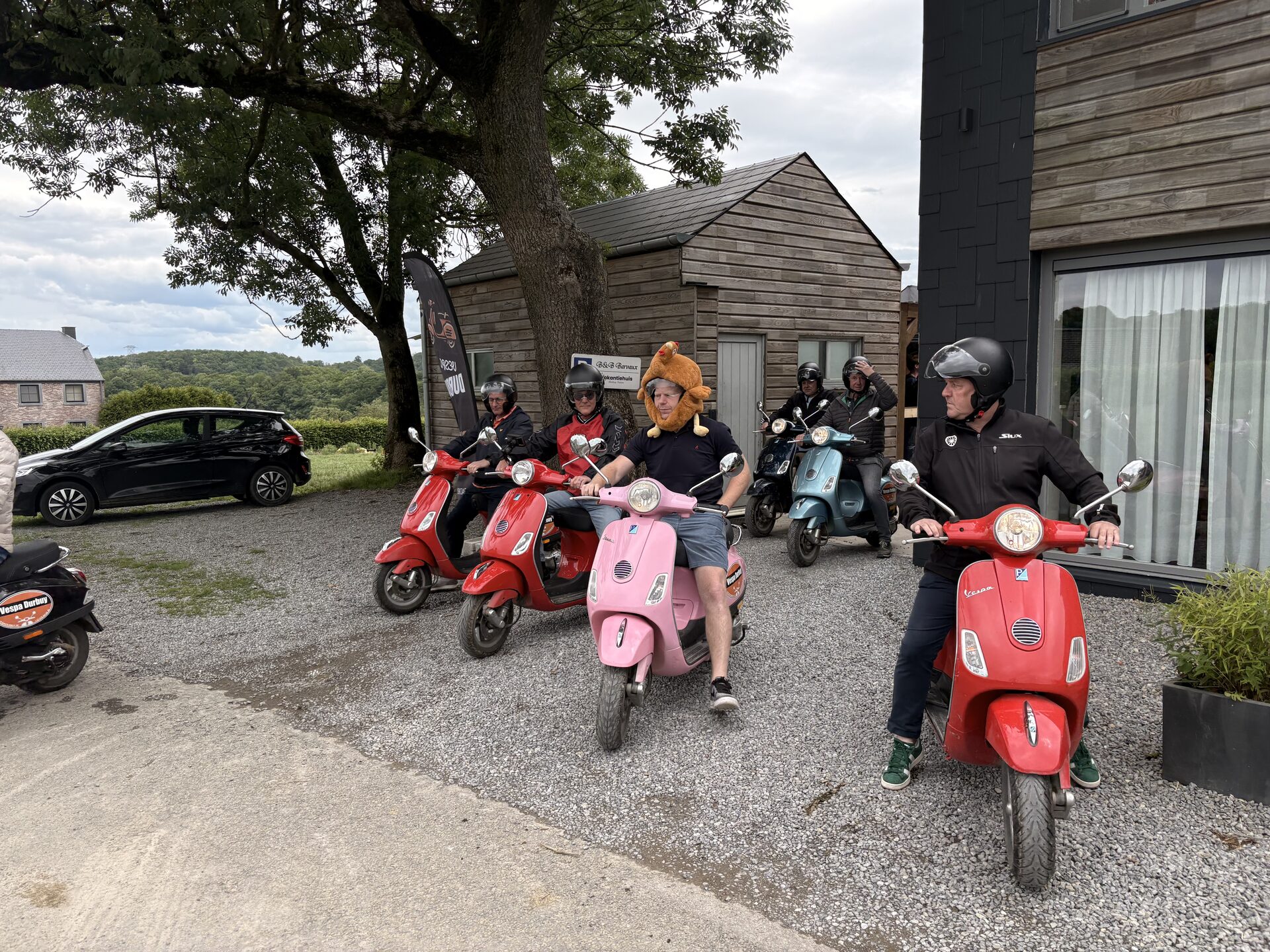 Vespa Durbuy Vrijgezellenfeesten — Het perfecte uitje voor een vrijgezellenfeest! Origineel, actief en onvergetelijk in de mooiste omgeving